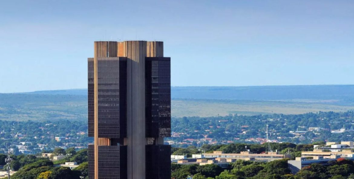 Mercado reduz previsão de inflação pela 14ª semana seguida e eleva projeção do PIB