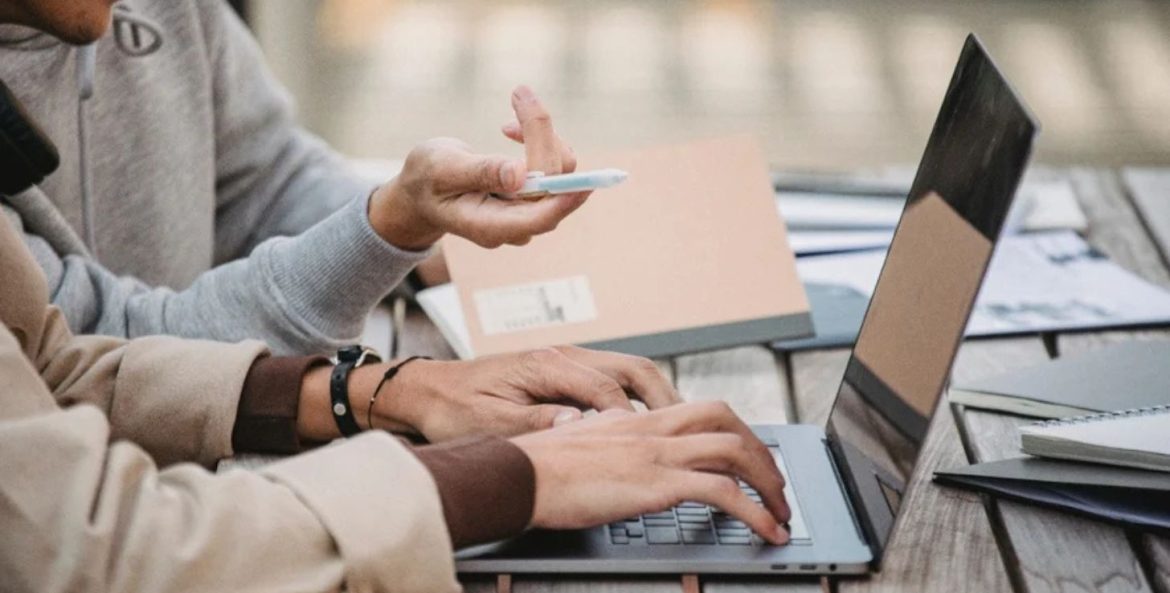 Cooperativismo de crédito cresce acima do sistema financeiro e amplia inclusão no Brasil