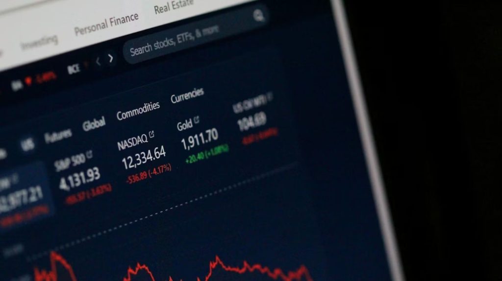 Economista prevê cortes na taxa de juros em 2026 diante de inflação menor e atividade mais moderada