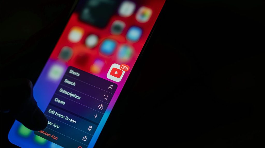 Meta, TikTok e YouTube enfrentam julgamento nos EUA por acusações de vício em plataformas