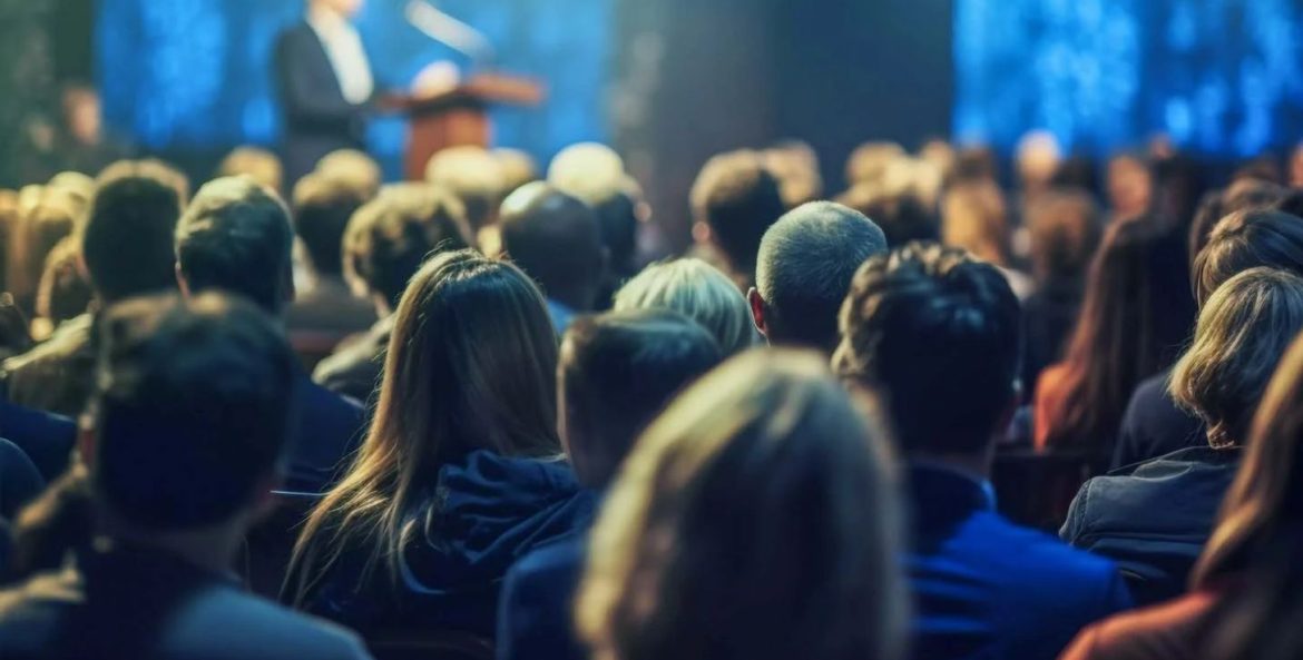 Publico acompanha uma apresentação