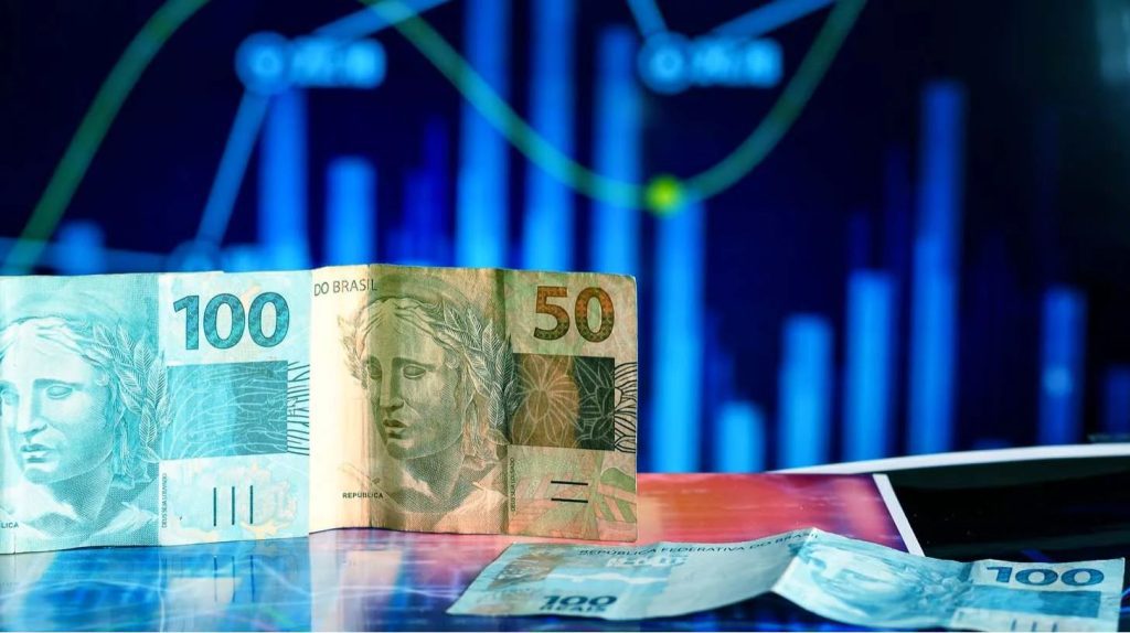 Juros elevados e entraves estruturais limitam investimentos no Brasil, avaliam CEOs