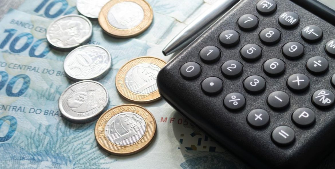 Calculadora e dinheiro