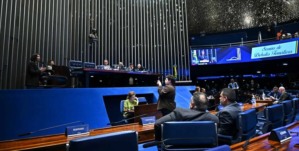 Camara do senado, discutindo sobre a escala 6x1