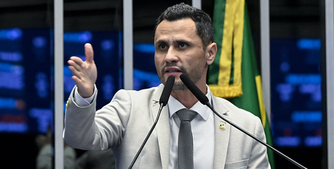 Republicanos falando no palanque