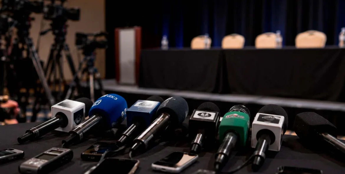 Microfone mostrando os debates dos candidatos