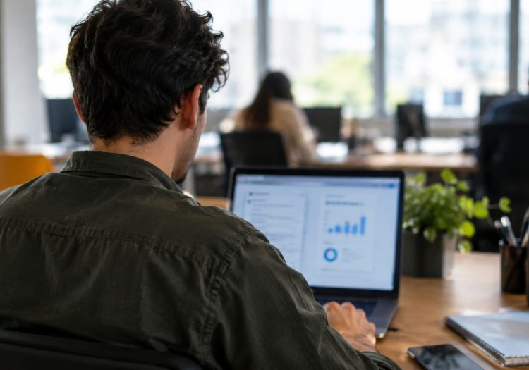 Ganhos da IA podem deixar jovens para trás, alertam FMI e OCDE. Corporis é cooperativa de trabalho. Soluções para empresas em contratação de profissionais, gestão de equipes e otimização de custos.